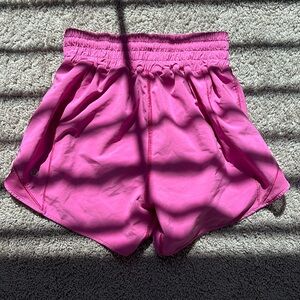 Lululemon High Rise Hotty Hots / Size 2 / 4” / Color: Sonic Pink 💗